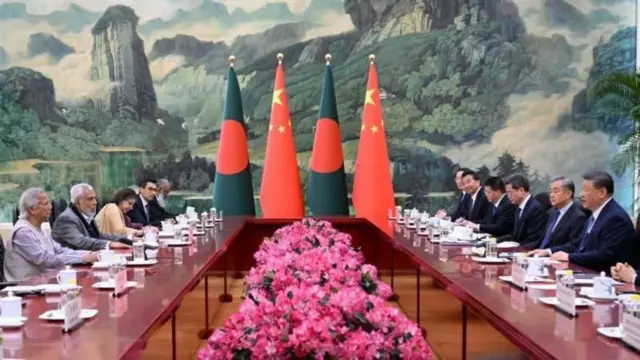 বাংলাদেশের অন্তর্বর্তী সরকারের প্রধান উপদেষ্টা মুহাম্মদ ইউনূস ও চীনের প্রেসিডেন্ট শি জিনপিং এর মধ্যে বৈঠক, ২৮শে মার্চের ছবি