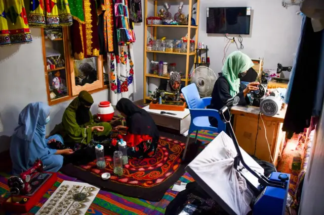 કોઈ વ્યક્તિ કાયદાના ઉલ્લંઘન વડે (તાલિબાનના મંતવ્ય અનુસાર) નિંદનીય કૃત્ય કરશે તો તેને દંડ અને ત્રણ દિવસ સુધીની જેલ સજા થઈ શકે છે