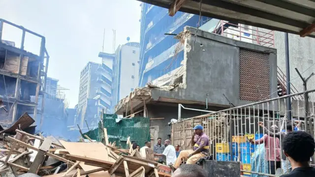 Etu ọkụ siri gbaa n'ahịa Mandilas dị na Legọs steeti