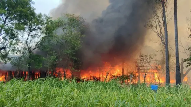 Igisirikare kigenda giturira ibigwati bigasha bigatokombera 