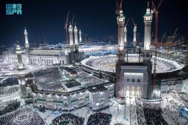 साउदी अरबको मस्जिदमा रमजानको प्रार्थना