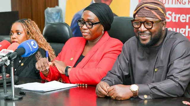 Ìpade ajọ Lagos State AIDS Control Agency pẹlu awọn akọroyin ni ipinlẹ Eko