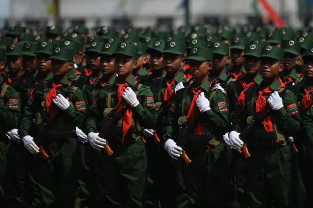 UWSA ရဲ့ အမြဲတမ်းစစ်သားအရေအတွက်က သုံးသောင်းခွဲလို့ စစ်ရေးအကဲခတ်တွေက ခန့်မှန်း