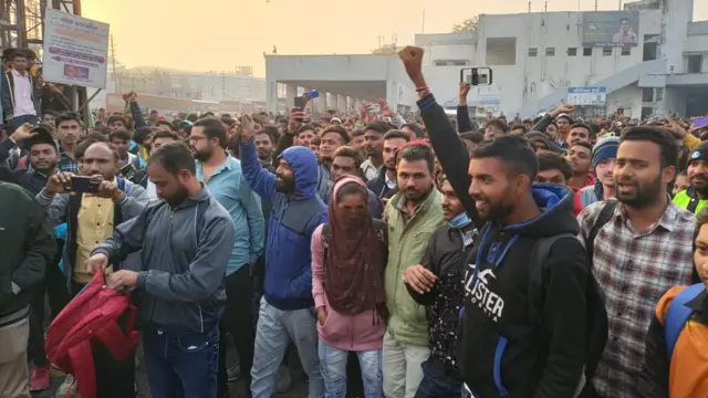 પરીક્ષા રદ થતા ઉમેદવારોનો વિરોધ