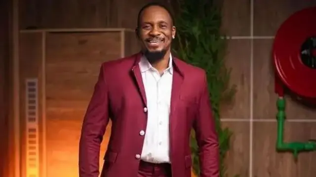 Jnr Pope nwụrụ mgbe ọ nọ n'elu mmiri River Niger na-aga ebe ha na-eme onyonyoo n'Asaba, Delta steeti.