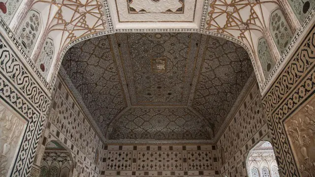 आमेर किले में स्थित शीशमहल