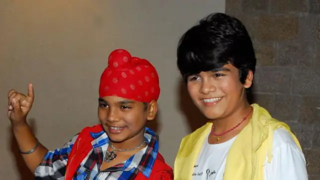 सीरियल की शुरुआत से टप्पू का किरदार भव्य गांधी (दाएं) ने निभाया लेकिन साल 2017 में उन्होंने भी शो को अलविदा कह दिया