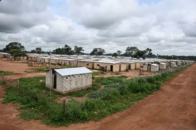 Vue d'ensemble du camp de réfugiés de Niornigue, situé dans la ville de Ouangolodougou, au nord de la Côte d'Ivoire. 