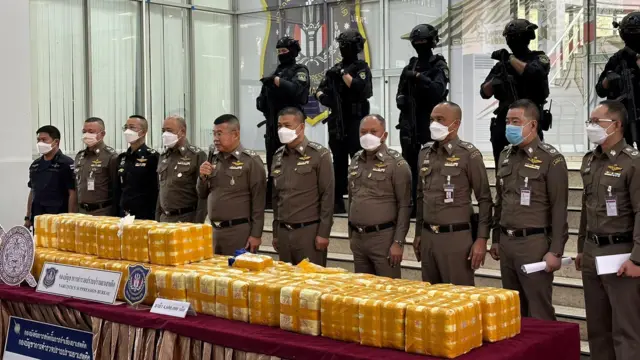 မူးယစ်ဆေးဝါးတွေဖမ်းမိတဲ့အခြေအနေကို ထိုင်းရဲတပ်ဖွဲ့က ဒီဇင်ဘာလ ၂၅ ရက်မှာ သတင်းစာရှင်းလင်းပွဲ ပြုလုပ်ခဲ့ပါတယ်။ 