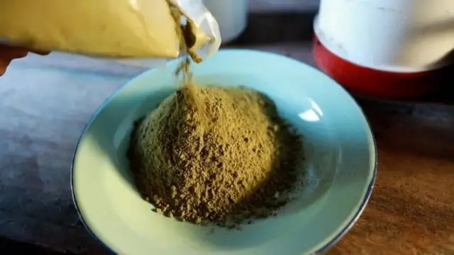 Bubuk kratom jauh lebih kuat dibanding teh kratom karena hasil purifikasi.