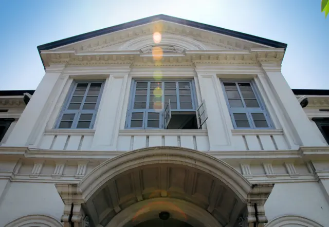 රජය මෙම ප්‍රතිව්‍යුහගතකරන ක්‍රියාවලිය ආරම්භ කිරීමට සුදානම් වන්නේ ශ්‍රී ලංකා ටෙලිකොම් සහ ලංකා හොස්පිටල්ස් යන ආයතන ද්විත්වය ද සමගින්ය.