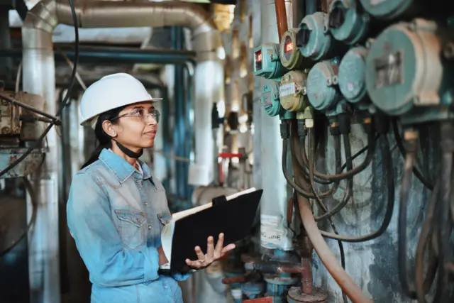 महिला काम