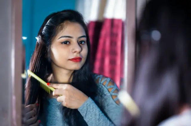 केस विंचरण्याची पद्धत