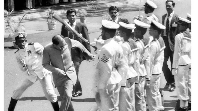 प्रधानमंत्री राजीव गांधी 