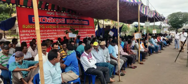 పోర్ట్ కార్మికుల నిరసన