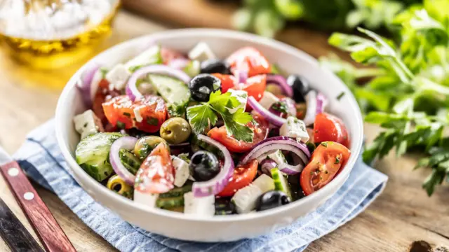 Akdeniz bölgesine özgü salata tabağı