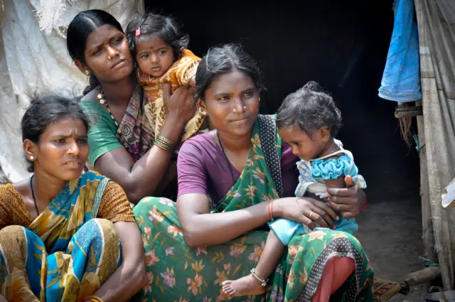 घरकाम मदतनीसांची नोंद करून घेणारी यंत्रणा उभारणं अत्यंत गरजेचं आहे.