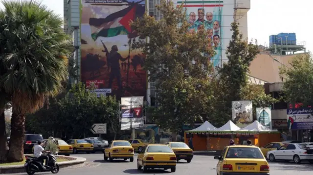 فشارها بر نویسندگان و معلمان و فعالان صنفی  در روزهای اخیر در ایران افزایش یافته و به غیر از تهران، گزارش‌های مشابهی از سایر شهرها می‌رسد