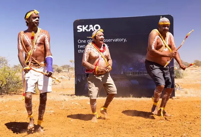 Les Wajarri Yamaji inaugurent le site de Murchison avec leurs bâtons 