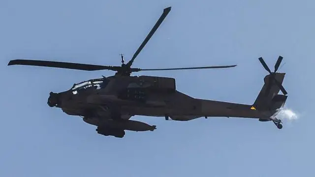 Вертолет AH-64 Apache израильских ВВС в небе над Ливаном