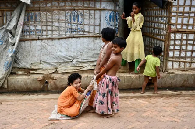 ကလေးတွေအပါအဝင် ရိုဟင်ဂျာ ၇ သိန်းကျော် ဘင်္ဂလားဒေ့ရှ်ကို ထွက်ပြေးခဲ့ရတယ်လို့ ကုလ ဖော်ပြ