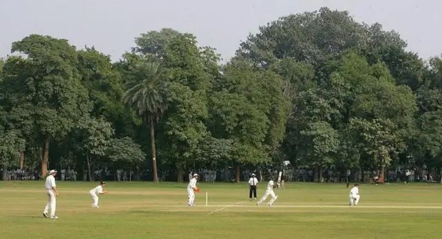 ਹੁਣ ਲਾਹੌਰ ਦੇ ਲਾਰੈਂਸ ਗਾਰਡਨ ਦਾ ਨਾਮ ਬਾਗ਼-ਏ-ਜਿਨਹਾ ਹੈ। ਇਹ ਤਸਵੀਰ 2005 ਵਿੱਚ ਉਥੇ ਹੋਏ ਪਾਕਿਸਤਾਨ ਏ ਅਤੇ ਇੰਗਲੈਂਡ ਵਿਚਾਲੇ ਕ੍ਰਿਕਟ ਮੈਚ ਦੀ ਹੈ।