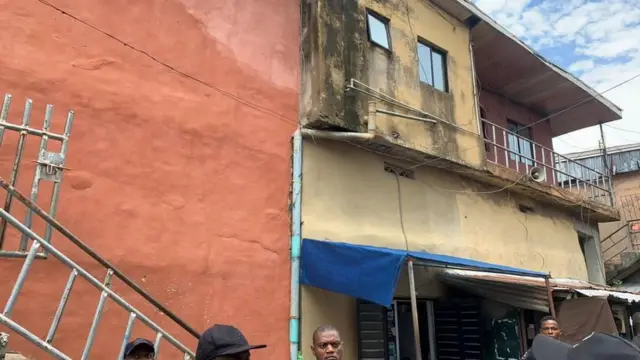 Dilapidated building for Alaba international market authorities wan demolish