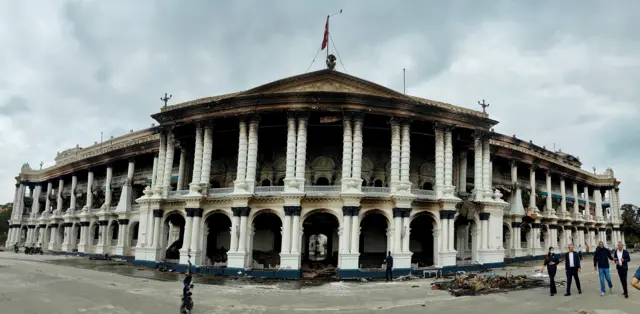 आगजनीले ध्वस्त भएको सिंहदरबार