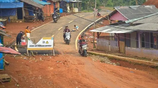 Jalan perbatasan Jawa Barat - Banten