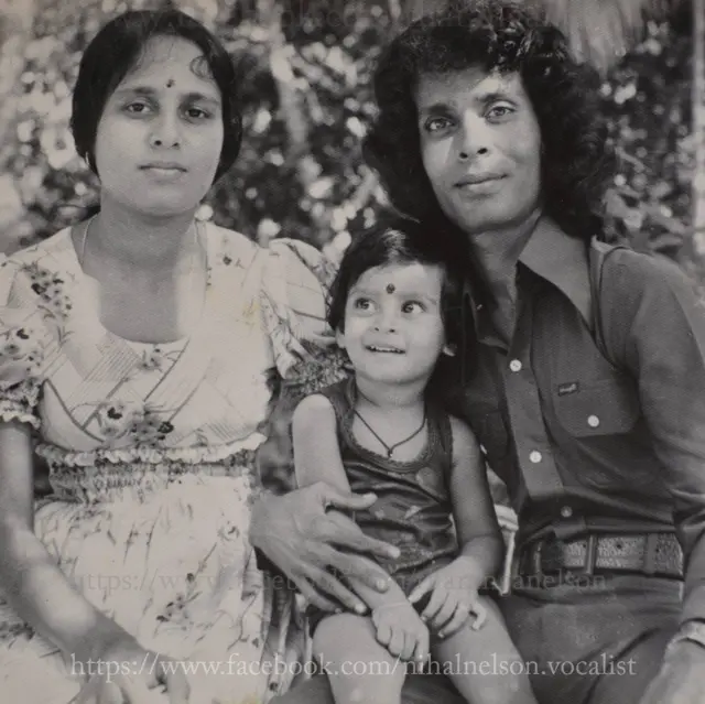 නිහාල් නෙල්සන් තරුණ අවදියේදී සිය බිරිඳ සහ පුතු සමඟ