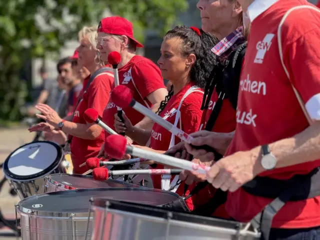 Бубњари су давали ритам корака протестне шетње