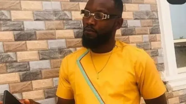 Nicholas Akande hufunza waajiriwa wapya kwenye WhatsApp na Skype