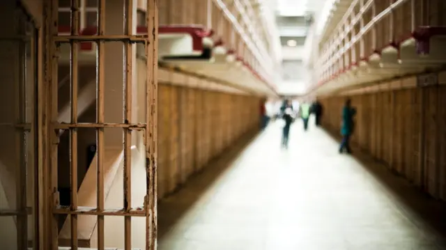 El interior de una cárcel. 