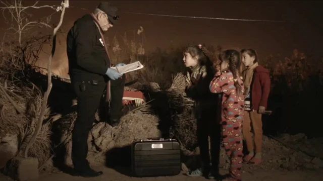 नमूने लेते डॉ. शुक्री