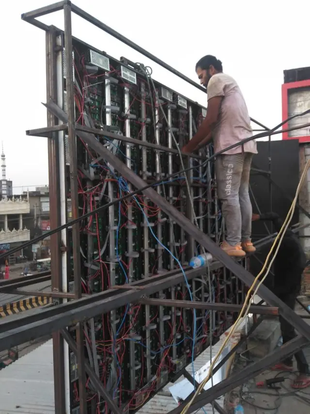 डिजिटल बोर्ड जडान गरिँदै