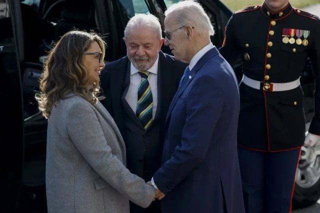 ژانژا لولا داسیلوا در کاخ سفید در سال ۲۰۲۳ همراه با بایدن