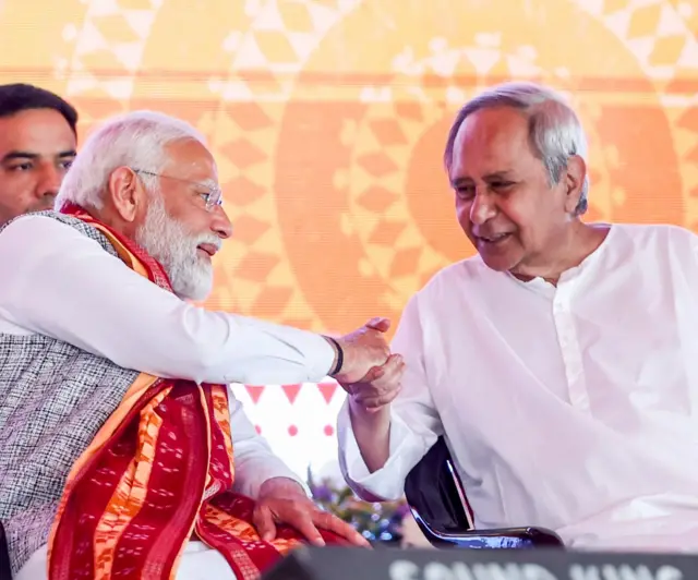 प्रधानमंत्री नरेंद्र मोदी के साथ नवीन पटनायक