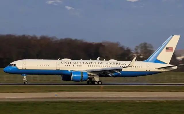 تصویری از هواپیمای مارکو روبیو، وزیر خارجه امریکا که ساعتی پیش در ژنو به زمین نشست.