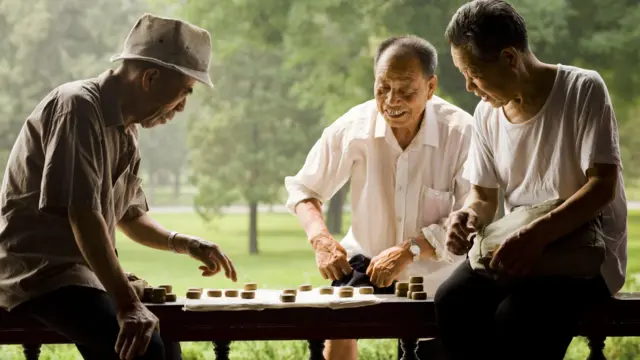 चीनच्या लोकसंख्येत सलग दुसऱ्या वर्षी घसरण