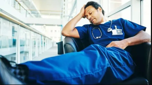 वारंवार थकवा जाणवणं हे डायबेटीजचं एक लक्षण आहे