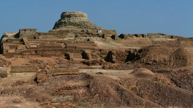 বর্তমান পাকিস্তানের মহেঞ্জোদারোর একটি স্তূপ