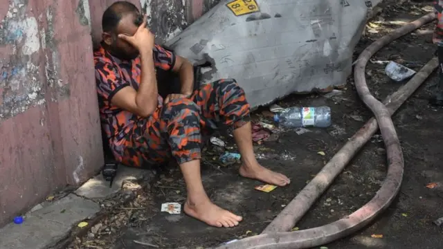 ফায়ার সার্ভিসের ২৫টি ইউনিট এবং সেনাবাহিনী, নৌবাহিনীর চেষ্টায় ৮৬ ঘণ্টার আগুন নেভে। 