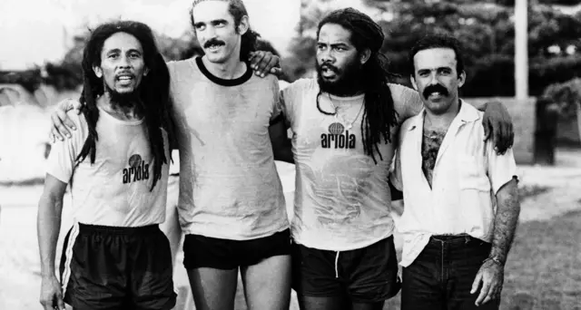 Bob Marley e Moraes Moreira no campo do Politheama,sites de apostas desportivas com bonus1980