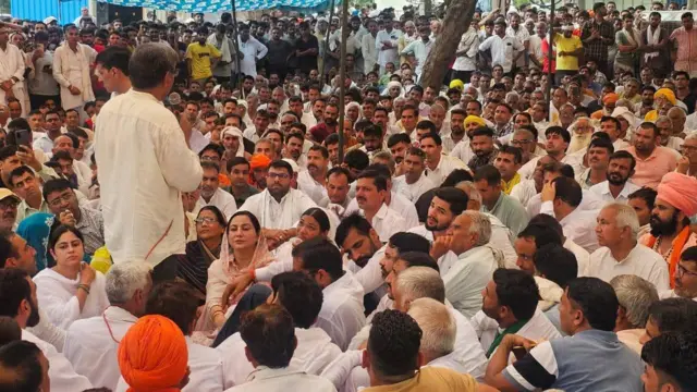 ਮ੍ਰਿਤਕਾਂ ਨੂੰ ਇਨਸਾਫ਼ ਦਿਵਾਉਣ ਲਈ ਪ੍ਰਦਰਸ਼ਨ ਕਰਦੇ ਹੋਏ ਲੋਕ