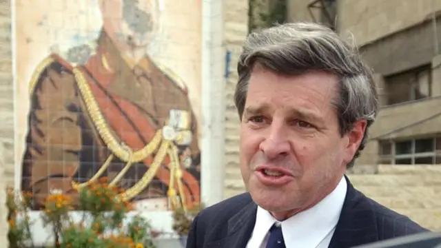 ইরাকে মার্কিন-নিযুক্ত প্রশাসক পল ব্রেমার 