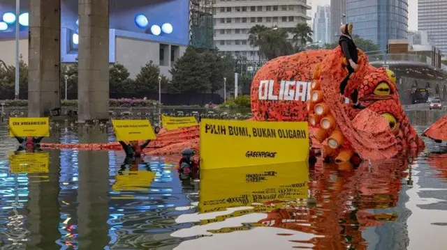 Aktivis lingkungan dari Greenpeace Indonesia, Didit Wicaksono bilang apabila hakim memutus Daniel bersalah bisa memicu pandangan buruk kepada pejuang lingkungan sebagai pelaku kriminal dan memiliki sifat provokator.