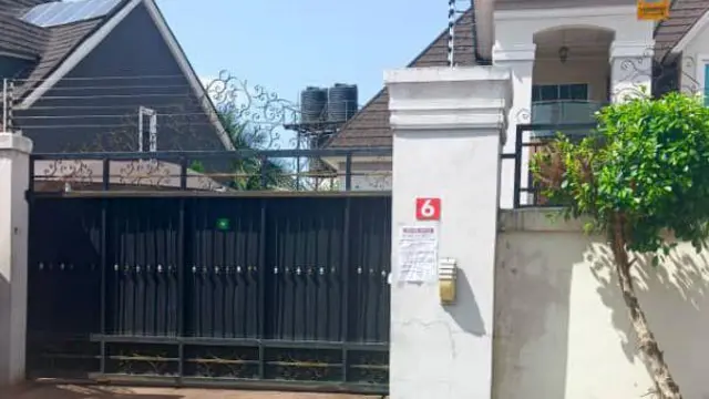 Ọkan lara ile ti wọn lẹ iwe mọ