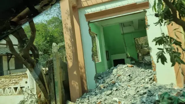 ကိုယ်ပိုင်အိမ်တွေလည်း အဖျက်ခံရ