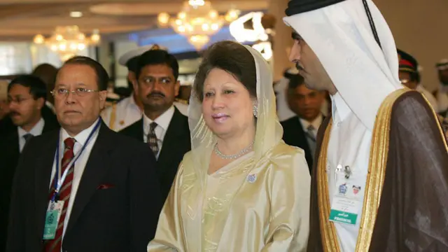 ২০০৫ সালের ১৫ই জুন দোহার সম্মেলন কেন্দ্রে পৌঁছান বাংলাদেশের প্রধানমন্ত্রী খালেদা জিয়া।
