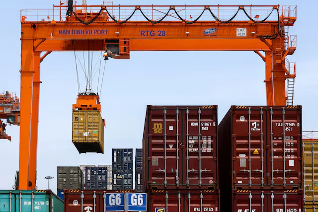 Bất chấp sức ép từ Mỹ yêu cầu giảm phụ thuộc vào công nghệ và linh kiện Trung Quốc, nhập khẩu từ Trung Quốc đạt khoảng 168 tỷ USD tính đến tháng 11 – tăng gần 30% so với cùng kỳ và đã vượt xa cả năm 2024